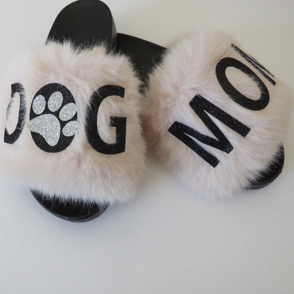 DOG MOM furry slippers - Picture 2 of 8